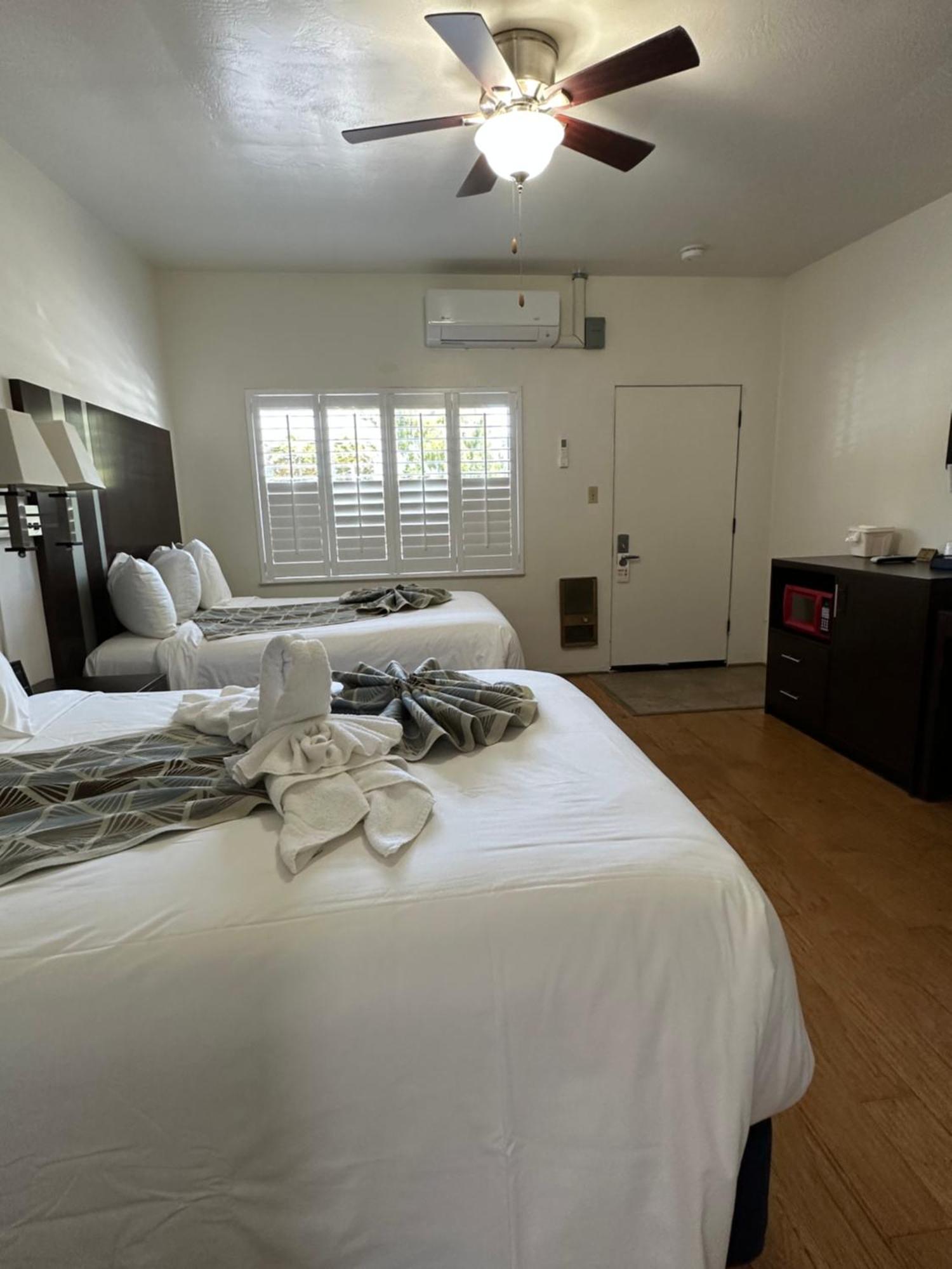 Cambria Palms Motel Екстер'єр фото
