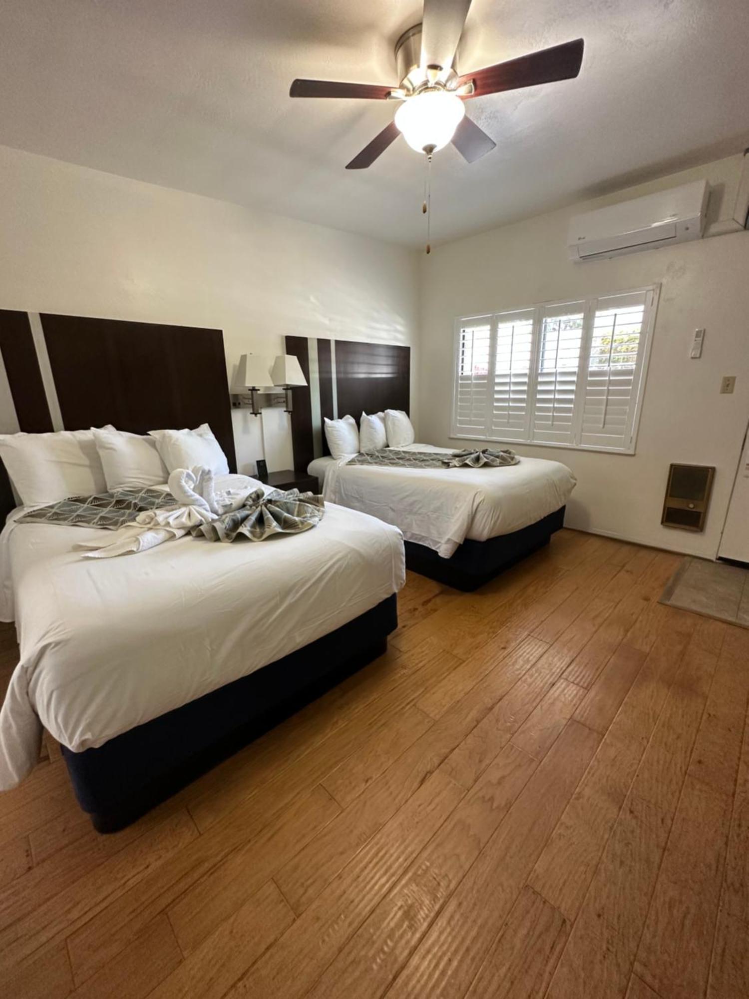 Cambria Palms Motel Екстер'єр фото
