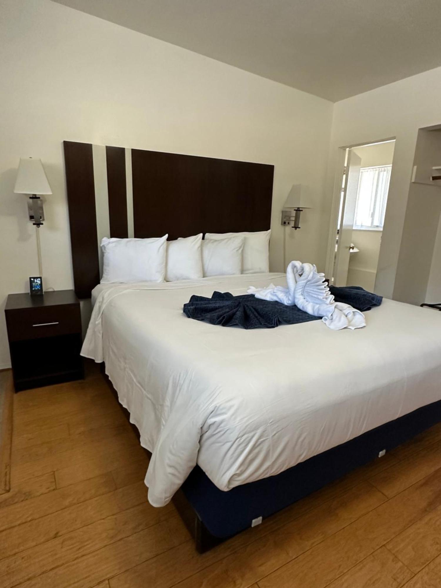 Cambria Palms Motel Екстер'єр фото