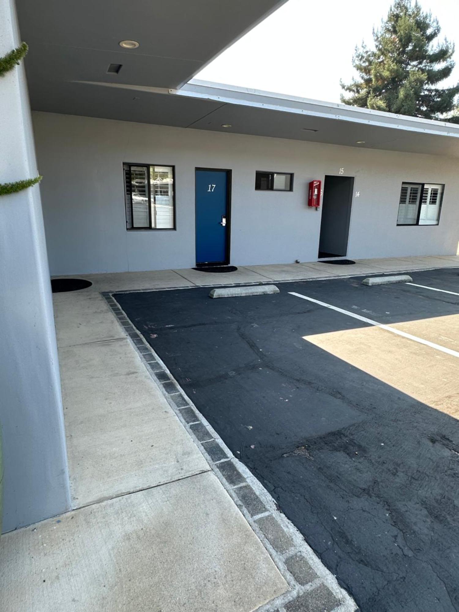 Cambria Palms Motel Екстер'єр фото