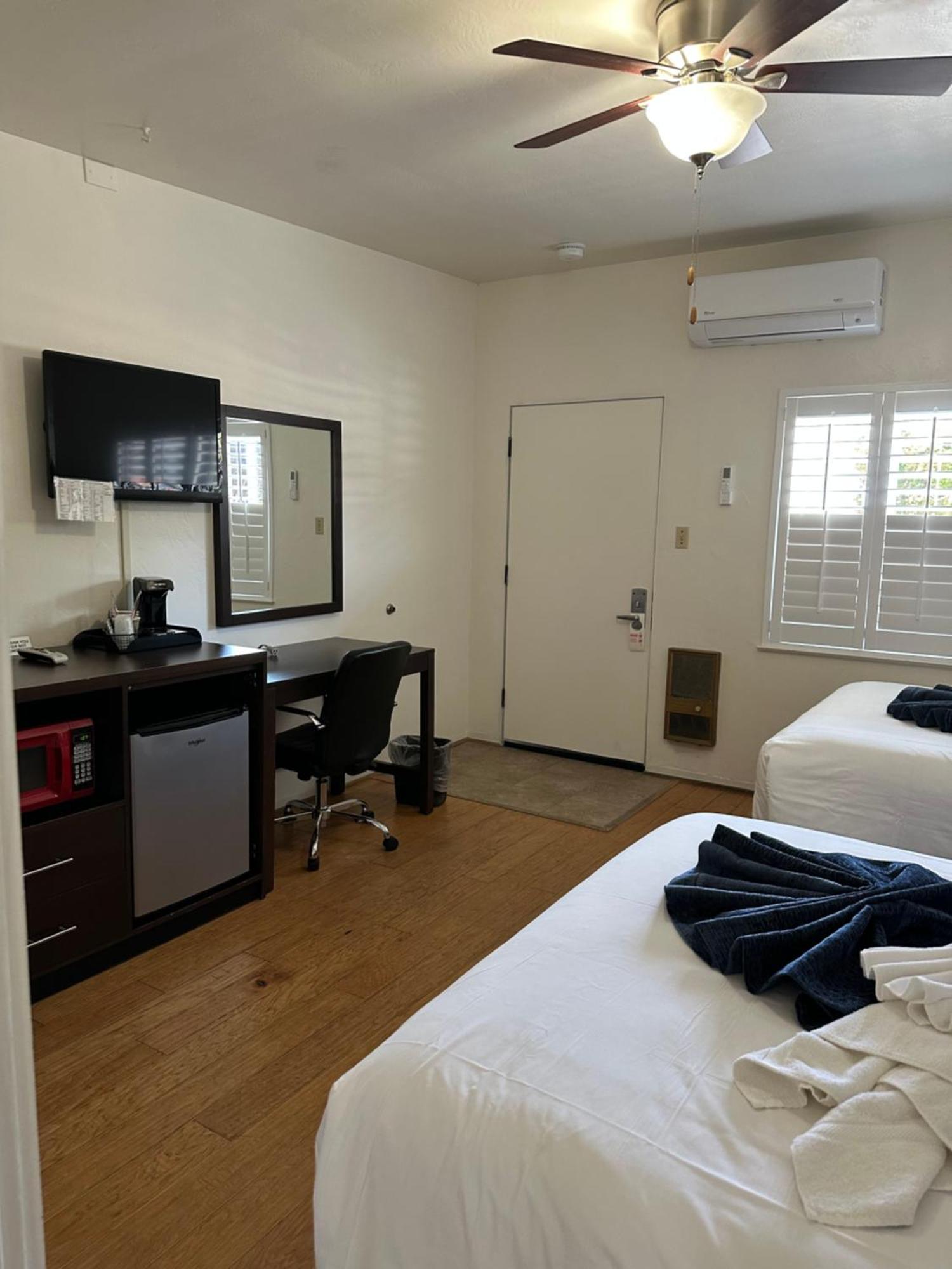 Cambria Palms Motel Екстер'єр фото