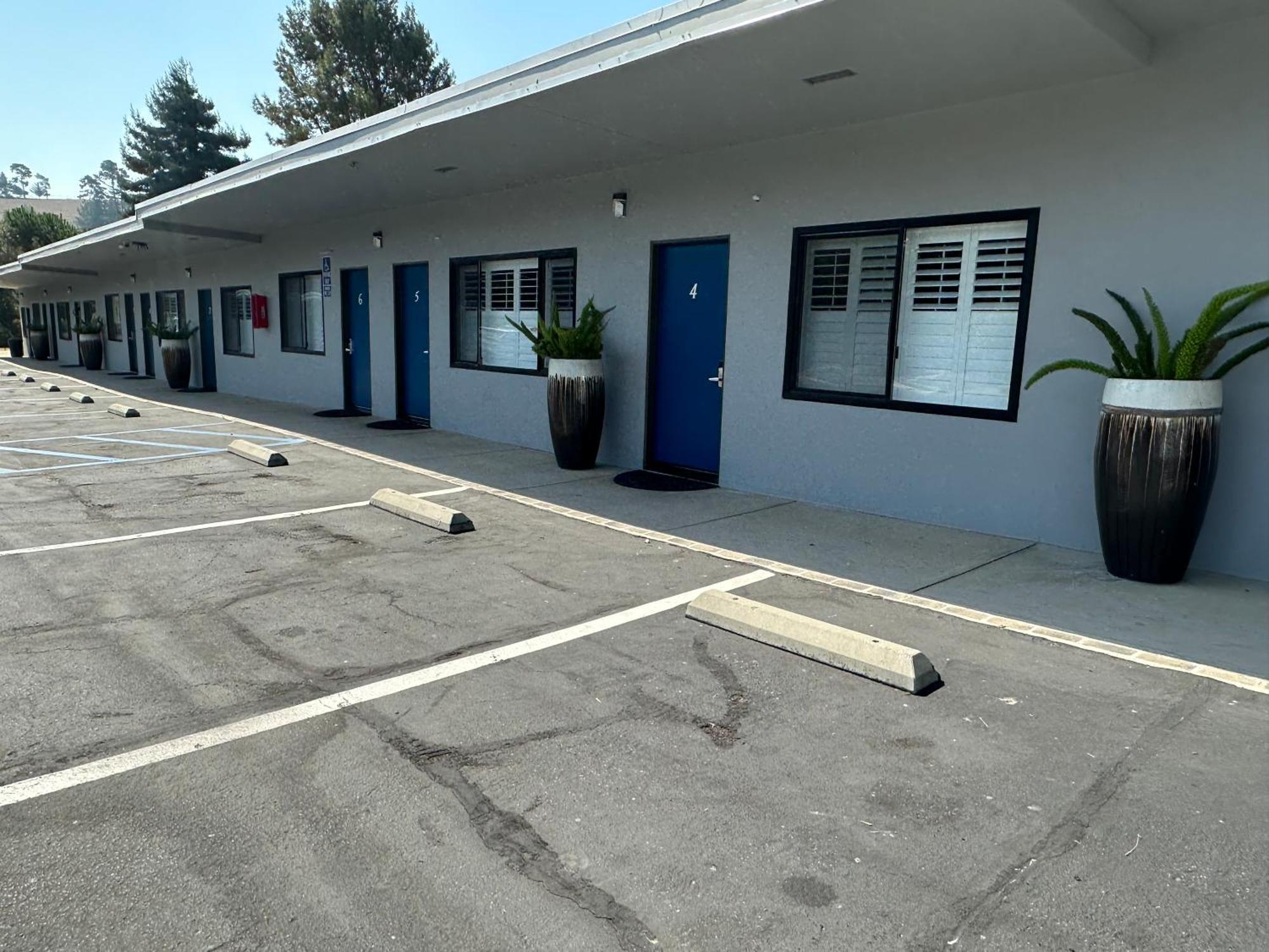 Cambria Palms Motel Екстер'єр фото